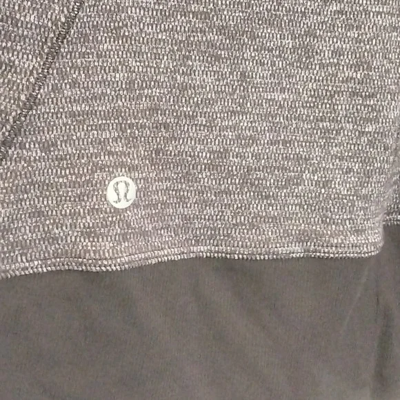 Lululemon 6 Base Runner 1/2 Zip Heathered Charcoal Gray Black Thumb Holes L-Slv - Picture 12 of 13